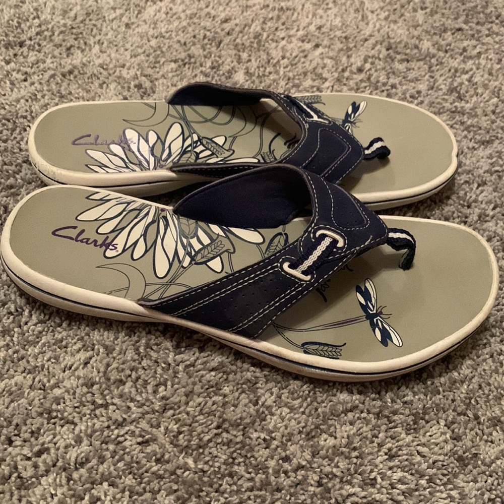 Clark’s Flop Flops - Picture 2 of 11